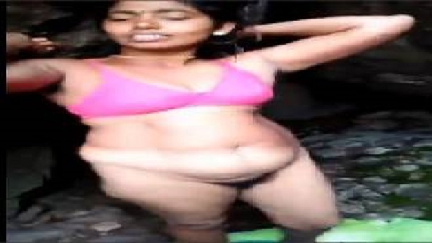 Desi Naked South Indian Bhabhi Sucking Cock Outdoor Hard
