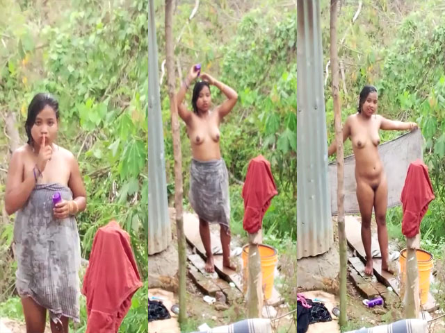 Naughty Bangla Girl Exposing Her Naked Body Publicly