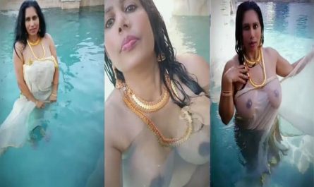 Super Busty Mallu Aunty Seducing Boobs Show In Pool