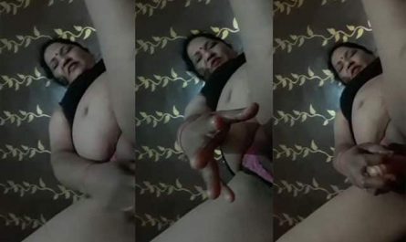 Mature Aunty Masturbating Pussy On Selfie Cam Video