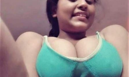 Big Boobs Tamil Girl Exposing Her Boobs On Cam - Photos