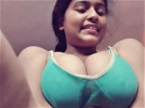 Big Boobs Tamil Girl Exposing Her Boobs On Cam – Photos