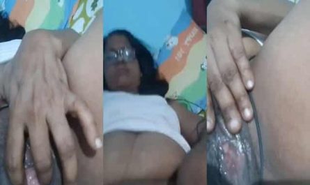 Horny Mature Indian Wet Pussy Lady Fingering Her Cunt