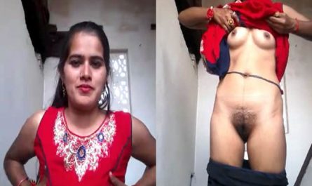 Hot Indian Village Hot Bhabhi Selfie Nude Solo Show