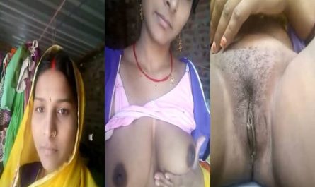 Horny Young Bihari Bhabhi Exposing Her Private Body Parts