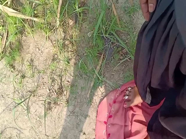 Hindi xxx village bhabhi having outdoor sex with young boy mms video