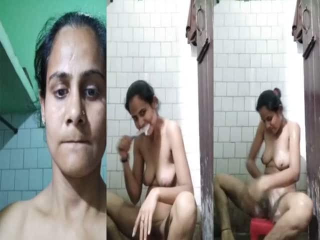 Mature Wife Bath Nude Selfie For Her Secret Lover