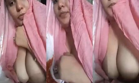 Busty Mature Sexy Wife Showing Her Massive Boobies