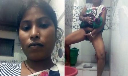 Bangladeshi Horny Wife Fingering Pussy In Bathroom