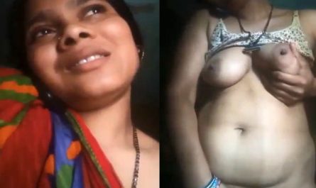Muslim Bhabhi Sexy Striptease Show With Her Secret Lover