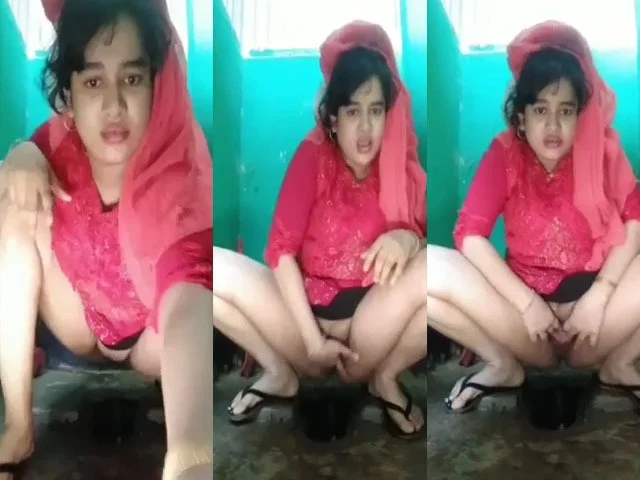 Desi Horny Muslim Girl Fingering Pussy In Toilet