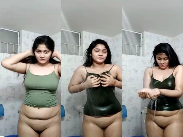 Pantyless Desi Girl Enjoying Sexy Shower Dance On Cam