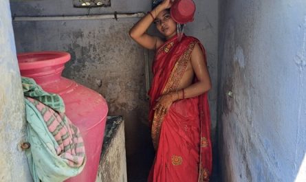 Newly married bhabhi ko bathroom me choda Indian bhabhi devar Desi sex