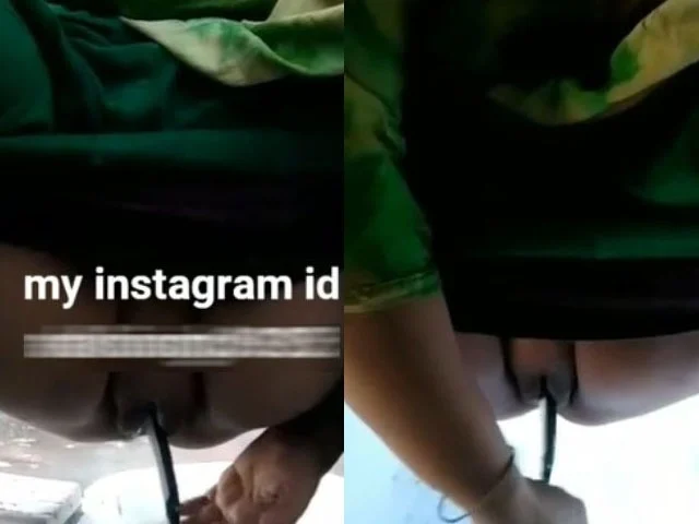 Desi Girl Masturbating Horny Pussy With Toothbrush