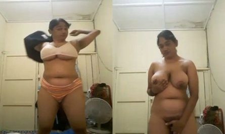 Lankan Busty Milf Showing Her Nude Body On Cam