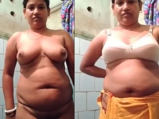 Beautiful Indian Chubby Bhabhi Striptease Video