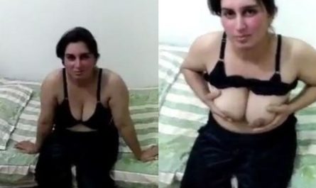 Beautiful Pakistani Wife Showing Her Huge Boobs