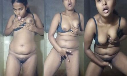 Horny Desi Girl Fingering Young Pussy MMS