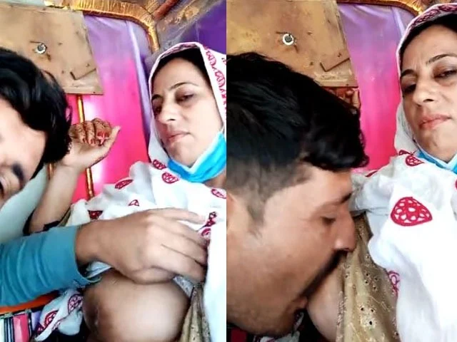 Mature Pakistani Milf Bhabhi Boobs Sucking Inside Truck