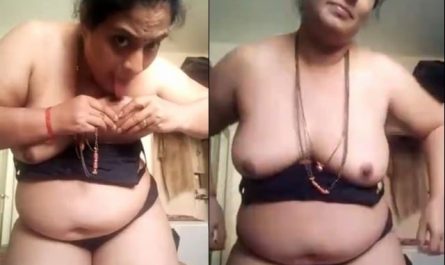 Mature Chubby Aunty Sucking Her Own Boobs