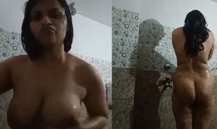 Milk Tanker Big Tits Bhabhi Bathing Nude On Cam