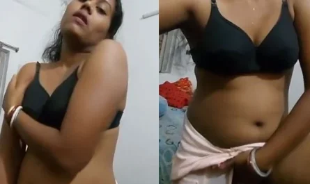 Naughty Desi Sexy Bhabhi Teasing Sex Show