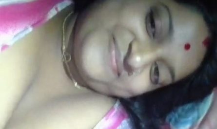 Sexy Bengali Boudi Showing Big Boobs And Pussy