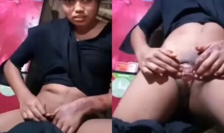Bangladeshi Muslim Girl Showing Her Young Tight Pussy