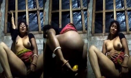 Horny Desi Dehati Sexy Wife Dildoing Pussy With Bottle