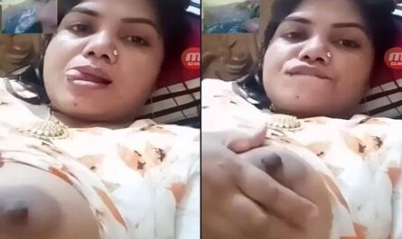 Bangladeshi Busty Housewife Showing Big Boobs On Video Call