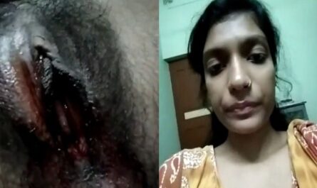 Naughty Desi Sexy Girl Showing Her Bl00dy Pussy During Periods