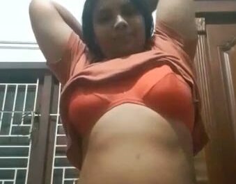 Mallu Chechi Showing Her Horny Nude Body On Cam XXX