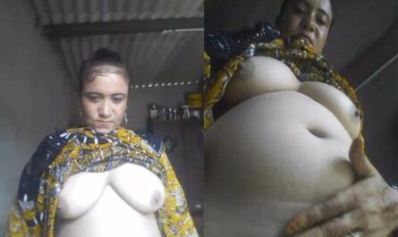 Busty Chubby Desi Aunty Showing Big Boobs And Pussy
