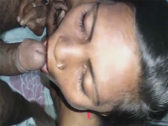 Dehati Housewife Deep Blowjob And Fucking On Cam