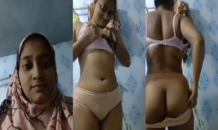 Sexy Muslim Horny Bhabi Showing Her Naked ASss