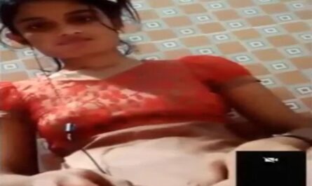 Beautiful Sexy Bangladeshi Girl Showing Hot Body