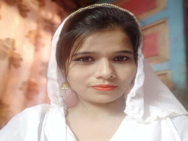 Cute Sexy Desi Girl Shows Her Big Melons