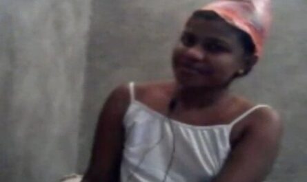 Cute Lankan Girl Shows Her Sexy Boobs