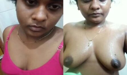 Sexy Naughty Bhabhi Shows Her Hot Boobs And Pussy