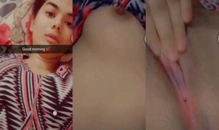 Sexy Indian Babe Showing Boobs And Horny Pussy