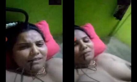 Chubby Bhabhi Shows Her Sexy Boobs And Pussy