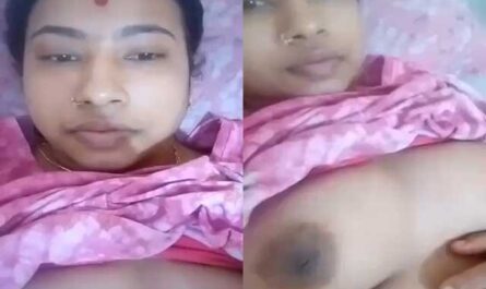 Desi Sexy Bhabhi Shows Her Hot Boobs To Her Secret Lover