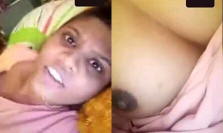 Desi Girl Showing Her Dark Sexy Nipples On Video Call XXX