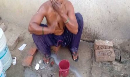 Desi Village Mature Bhabhi Bathing Topless On Cam