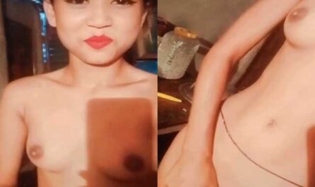Guwahati Slim Sexy Girl Showing Her Nude Body On Cam