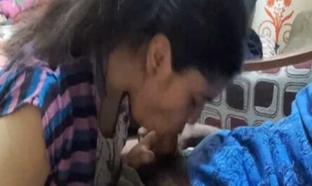 Hot Looking Indian Girl Giving Deep Blowjob To Pervert Bf