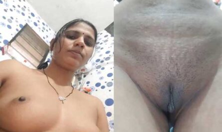 Sexy Indian Housewife Shows Her Hot Boobs And Horny Pussy
