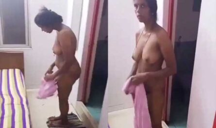 Hot Tamil Wife Captured Nude By Pervert Hubby