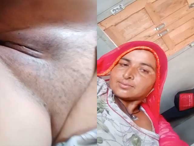 Chubby Naughty Village Bhabhi Showing Her Mature Pussy