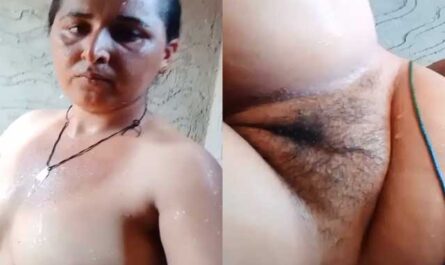 Mature Village Naughty Bhabhi Showing Boobs And Pussy